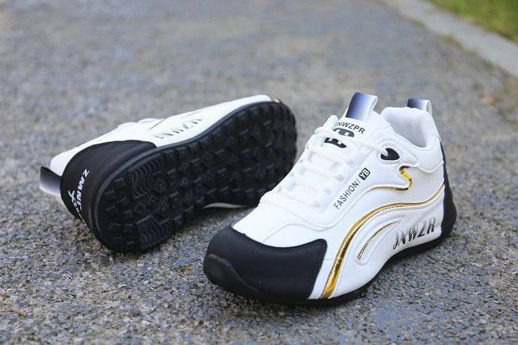 Chaussure de style marche